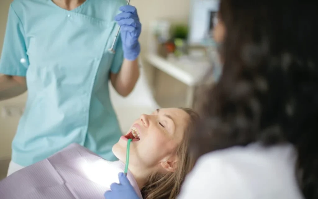 How Dentists Spot Cracks Winchester